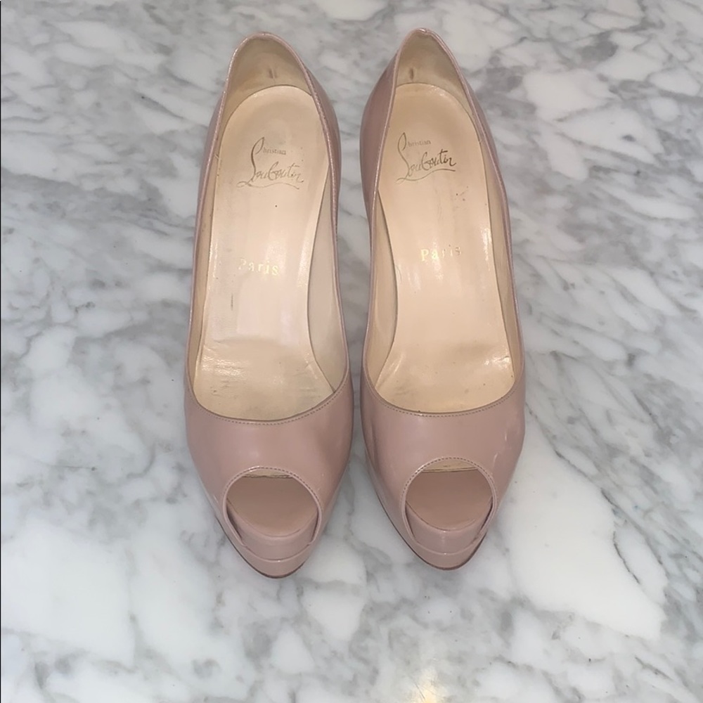 Christian Louboutin nude patent Bianca sz 38